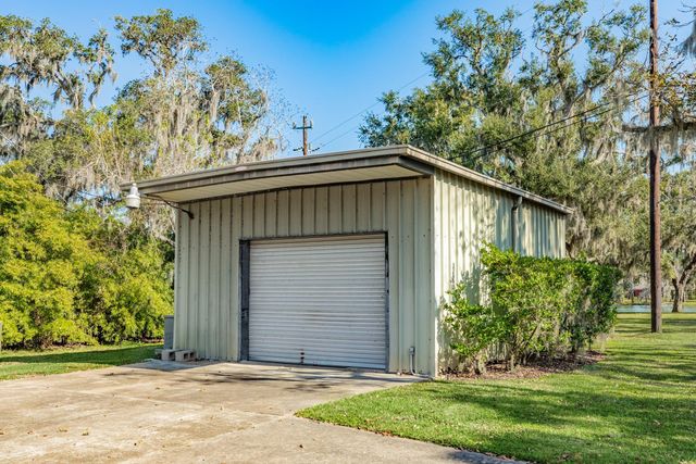 3 Bayou Road, Lake Jackson, TX 77566