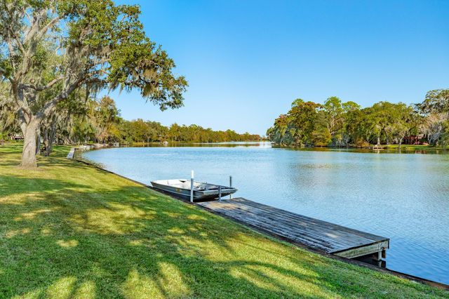 3 Bayou Road, Lake Jackson, TX 77566