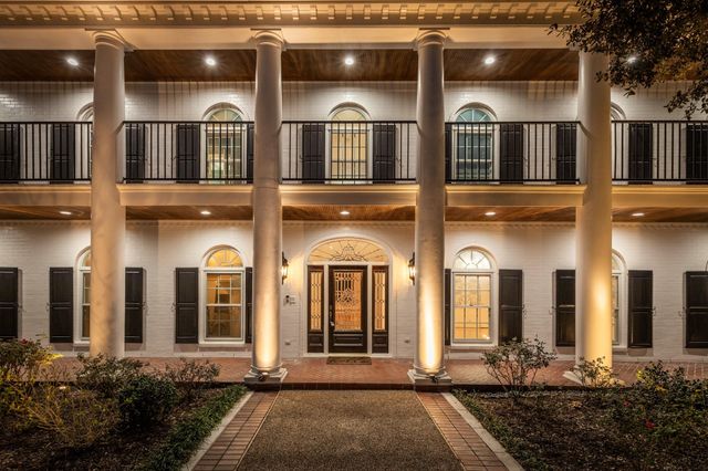 3 Bayou Road, Lake Jackson, TX 77566