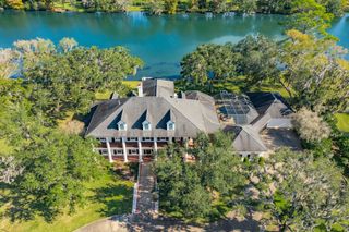 3 Bayou Road, Lake Jackson, TX 77566