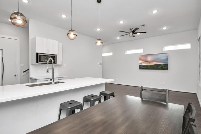 619 Thornton Oaks Lane, Houston, TX 77018