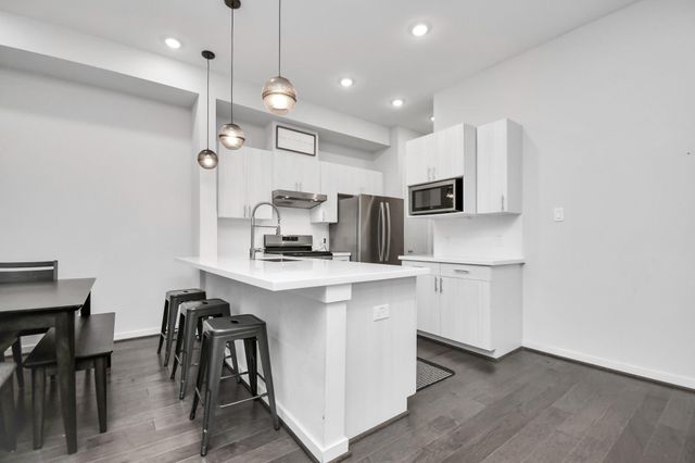 619 Thornton Oaks Lane, Houston, TX 77018