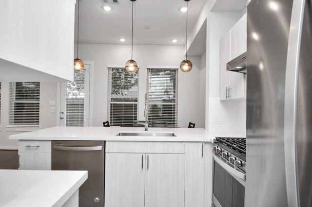 619 Thornton Oaks Lane, Houston, TX 77018