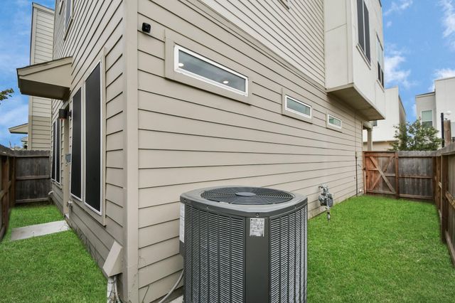 619 Thornton Oaks Lane, Houston, TX 77018