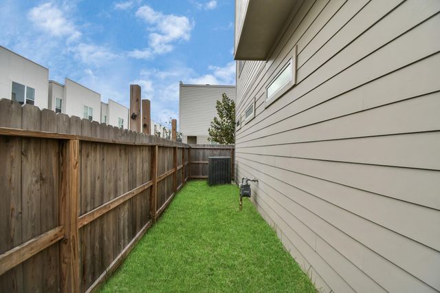 619 Thornton Oaks Lane, Houston, TX 77018