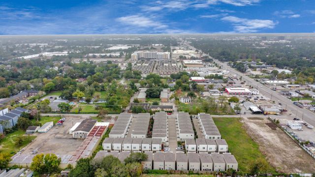 619 Thornton Oaks Lane, Houston, TX 77018