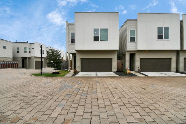 619 Thornton Oaks Lane, Houston, TX 77018