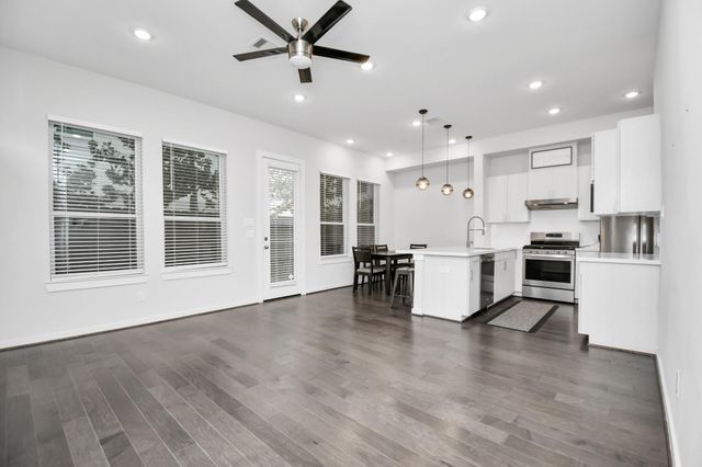 619 Thornton Oaks Lane, Houston, TX 77018