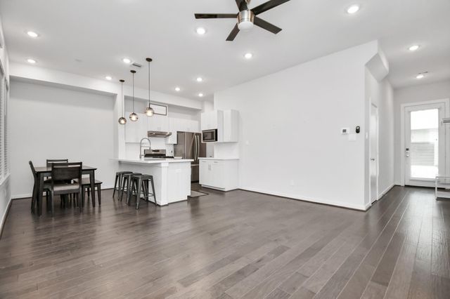 619 Thornton Oaks Lane, Houston, TX 77018