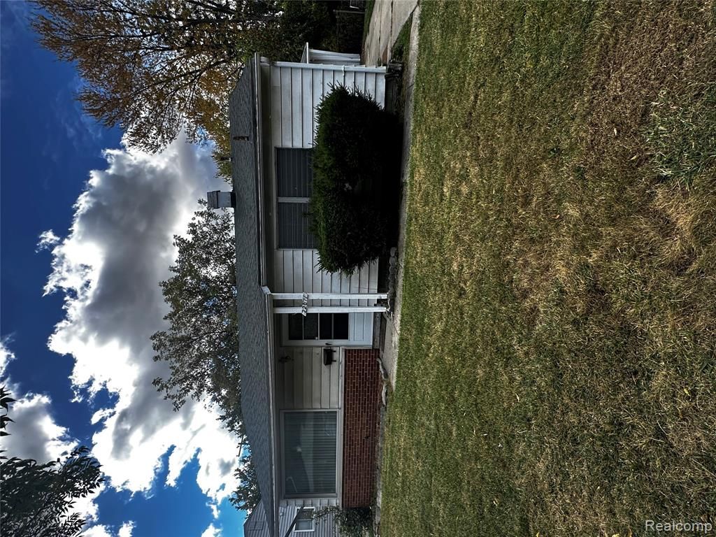 22011 Fern Street, Oak Park, MI 48237