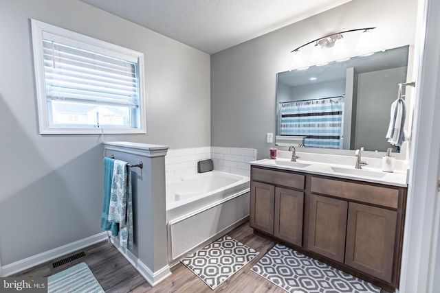 141 OXFORD BLVD, New Oxford, PA 17350