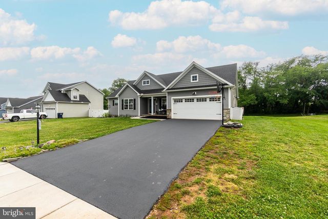 141 OXFORD BLVD, New Oxford, PA 17350