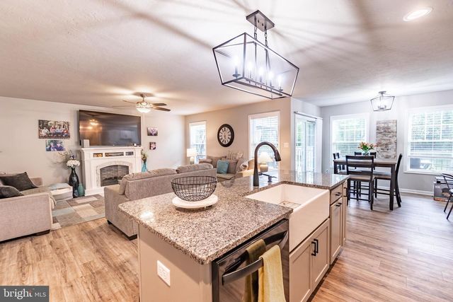 141 OXFORD BLVD, New Oxford, PA 17350