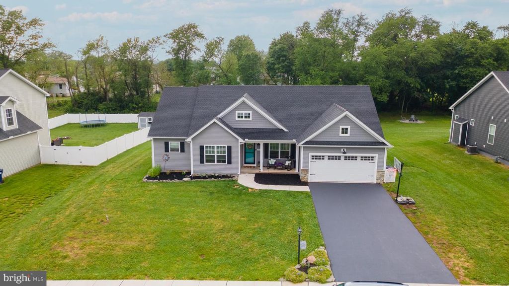 141 OXFORD BLVD, New Oxford, PA 17350