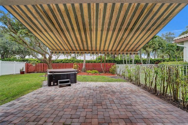 1958 NW 171st Ave, Pembroke Pines, FL 33028