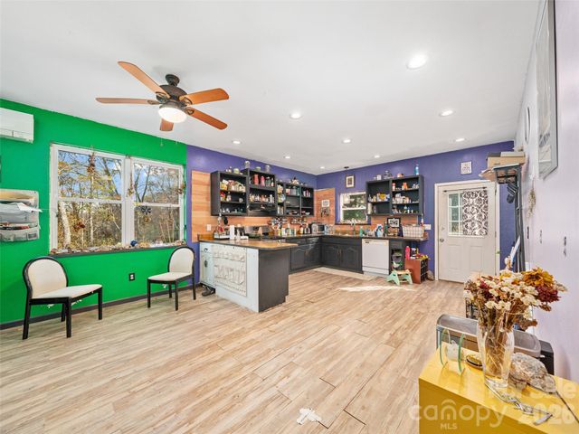 219 Raven Rock Lane, Burnsville, NC 28714