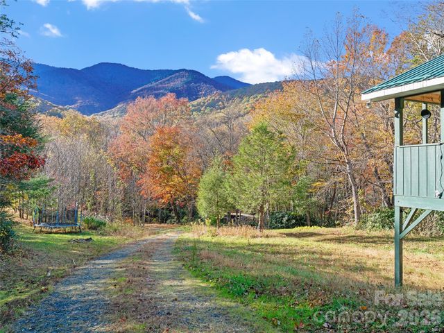 219 Raven Rock Lane, Burnsville, NC 28714