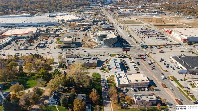 201 S 71st Street, Omaha, NE 68132