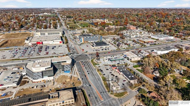 201 S 71st Street, Omaha, NE 68132