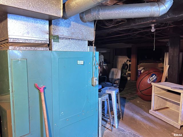 105 S Forest Ave Apt 4, Carbondale, IL 62901