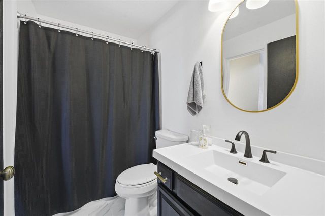 76 SPENCER VILLAGE COURT, Appleton, WI 54914