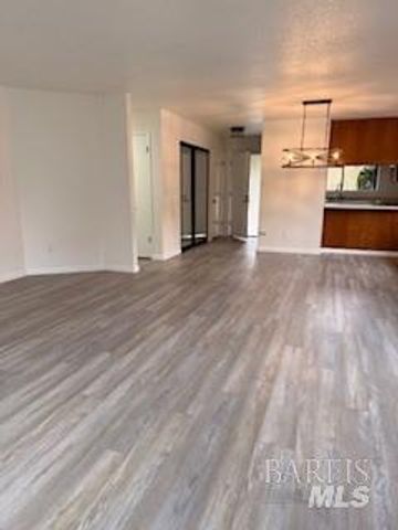 1733 Burgundy Pl NW, Santa Rosa, CA 95403