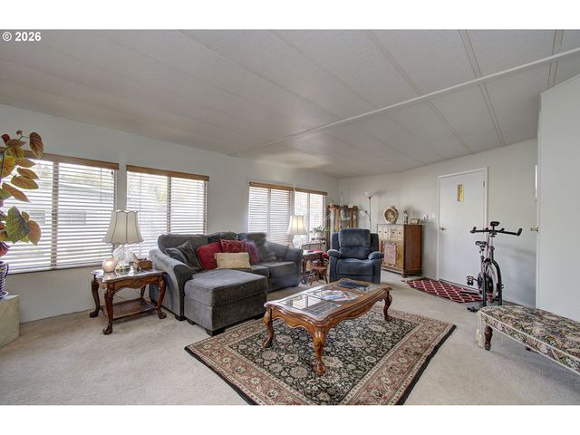 2424 NIGHTINGALE Ln, Kelso, WA 98626