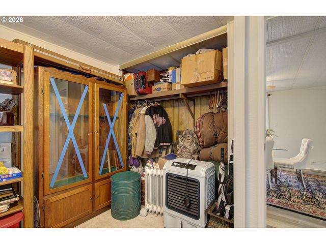 2424 NIGHTINGALE Ln, Kelso, WA 98626
