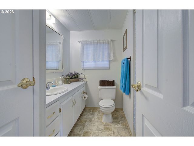 2424 NIGHTINGALE Ln, Kelso, WA 98626