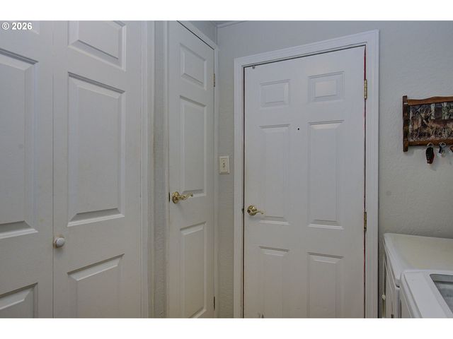 2424 NIGHTINGALE Ln, Kelso, WA 98626