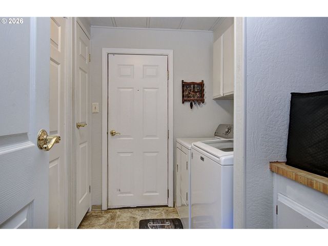 2424 NIGHTINGALE Ln, Kelso, WA 98626
