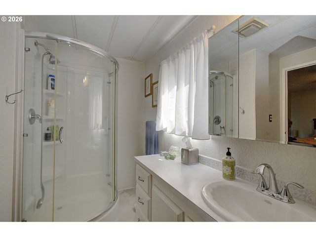 2424 NIGHTINGALE Ln, Kelso, WA 98626