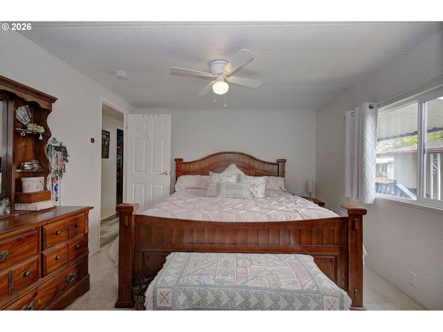 2424 NIGHTINGALE Ln, Kelso, WA 98626