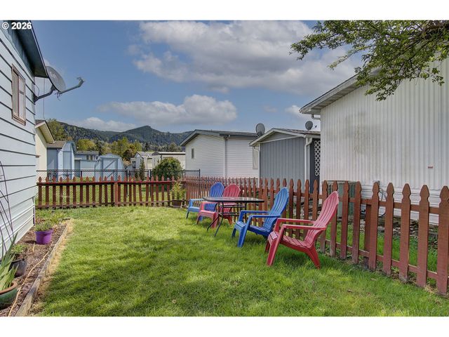 2424 NIGHTINGALE Ln, Kelso, WA 98626
