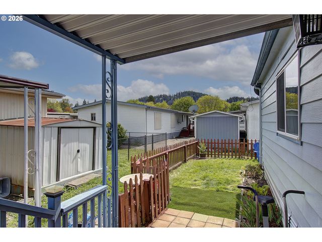 2424 NIGHTINGALE Ln, Kelso, WA 98626