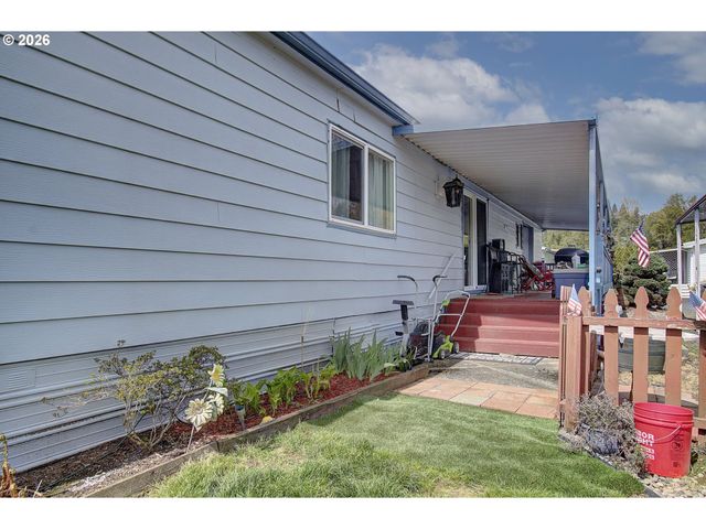 2424 NIGHTINGALE Ln, Kelso, WA 98626