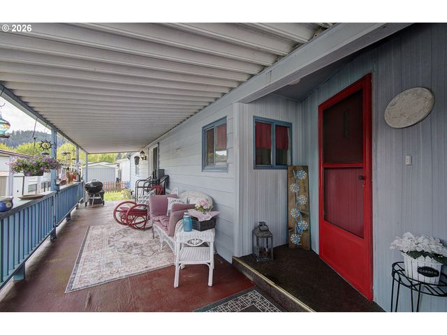 2424 NIGHTINGALE Ln, Kelso, WA 98626