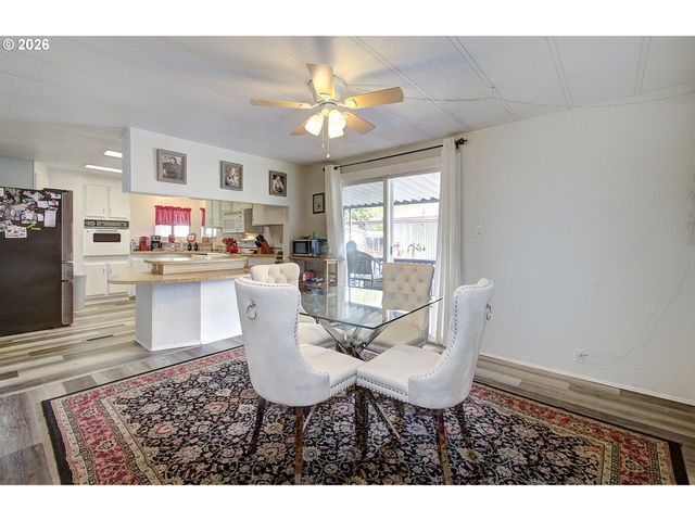 2424 NIGHTINGALE Ln, Kelso, WA 98626