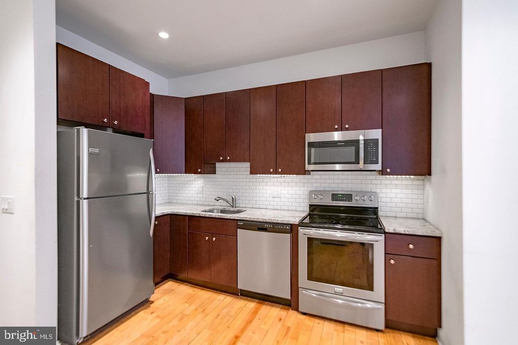 427-33 MONROE ST #201, Philadelphia, PA 19146