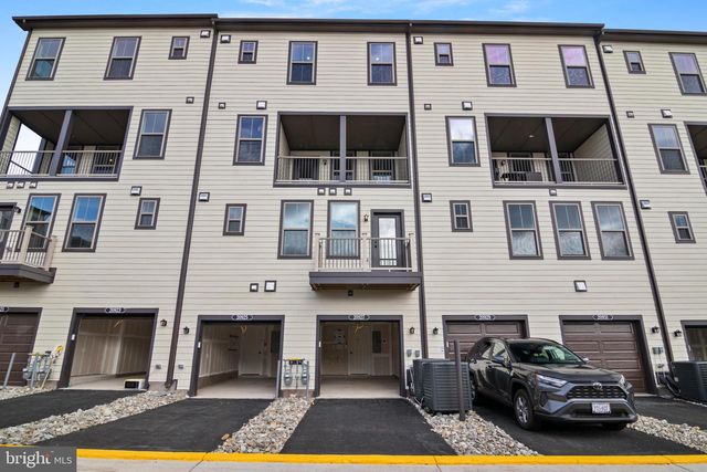 20935 BLUEBIRD SQ, Sterling, VA 20165