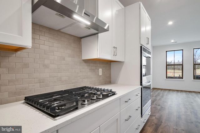 20935 BLUEBIRD SQ, Sterling, VA 20165