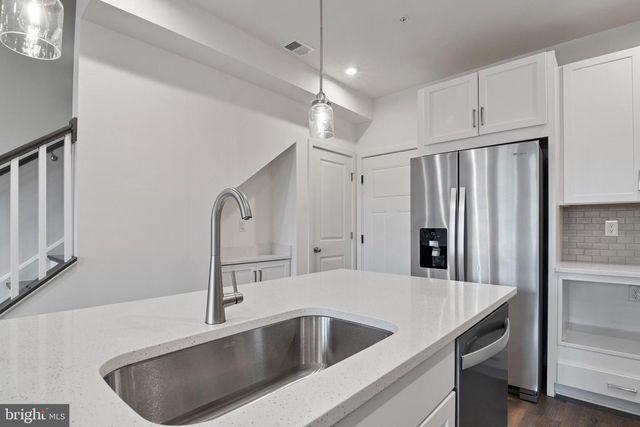 20935 BLUEBIRD SQ, Sterling, VA 20165