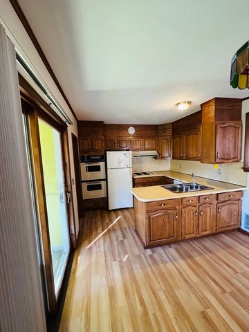 158 Monrovia St, Springfield, MA 01104