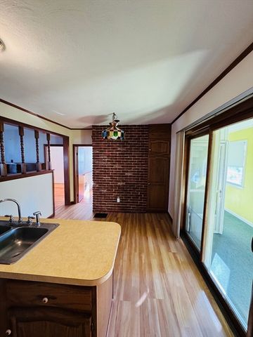 158 Monrovia St, Springfield, MA 01104