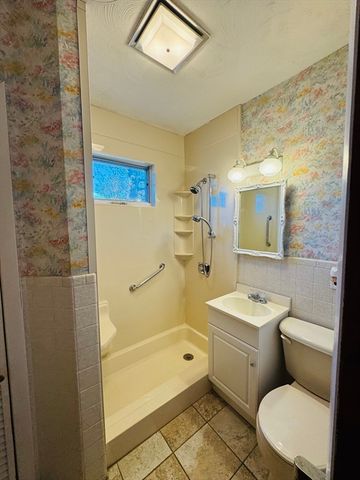 158 Monrovia St, Springfield, MA 01104