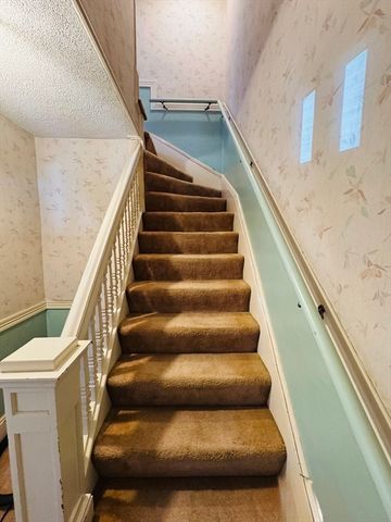 158 Monrovia St, Springfield, MA 01104