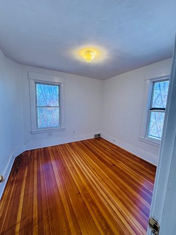 158 Monrovia St, Springfield, MA 01104