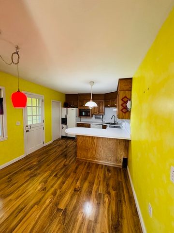 158 Monrovia St, Springfield, MA 01104