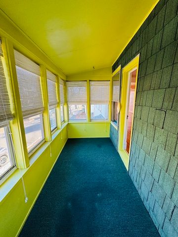 158 Monrovia St, Springfield, MA 01104