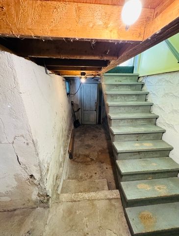 158 Monrovia St, Springfield, MA 01104